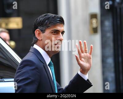 Londra, Regno Unito. 8 settembre 2021. Il Cancelliere dello scacchiere Rishi Sunak arriva a Downing Street davanti a PMQ. Credit: Uwe Deffner/Alamy Live News Foto Stock