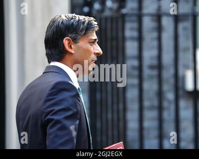 Londra, Regno Unito. 8 settembre 2021. Il Cancelliere dello scacchiere Rishi Sunak arriva a Downing Street davanti a PMQ. Credit: Uwe Deffner/Alamy Live News Foto Stock