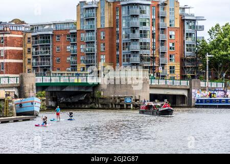 Porti di Bristol e nuovi edifici di appartamenti. Bristol, Regno Unito Foto Stock