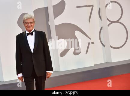 Venezia, Italia. 07 settembre 2021. VENEZIA, ITALIA - SETTEMBRE 07:Mario Martone partecipa al tappeto rosso del film 'qui Rido Io' durante il 78° Festival Internazionale del Cinema di Venezia, il 07 Settembre 2021 a Venezia. Credit: dpa/Alamy Live News Foto Stock