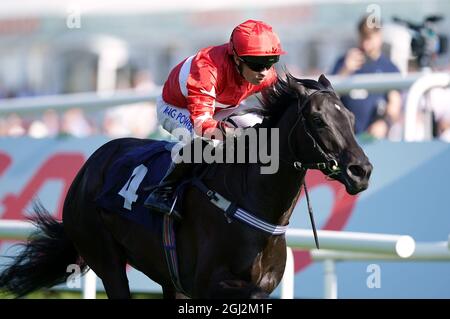 Appena bella cavalcata dal jockey Silvestre De Sousa sulla strada per vincere la Japan Racing Association Scepter Fillies' Stakes durante il giorno delle leggende del Cazoo St Leger Festival all'ippodromo di Doncaster. Data foto: Mercoledì 8 settembre 2021. Foto Stock