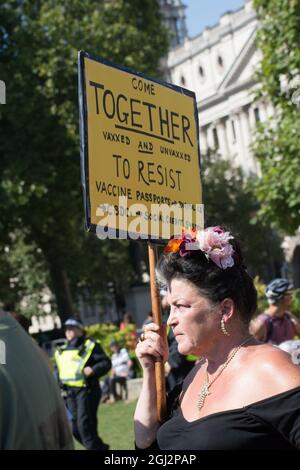 2021-09-08 Parliament Square, Londra, Regno Unito. Anti-vaxx, anti-vaccinepassport protesta dire no al vaccino obbligatorio, passaporto vaccino, tirannia. Credit: Picture Capital/Alamy Live News Foto Stock