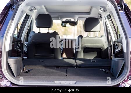 Mosca, Russia - Marzo, 18.2021: Interni vuoti con sedili flor piatti del nuovo moderno SUV Chery tiggo 8 pro minivan a sette posti dalla holding cinese che Foto Stock