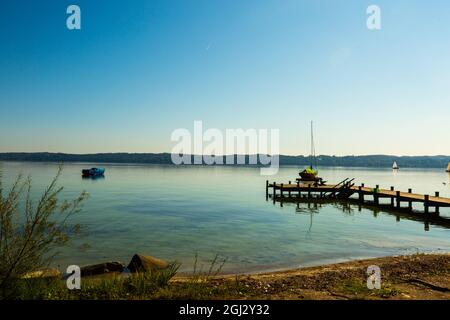 lago starnberger in estate, ormeggio Foto Stock