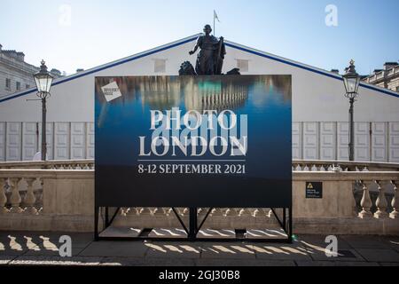 Londra, Regno Unito. 8 settembre 2021. Rassegna stampa come mostra fotografica di Londra e fiera d'arte apre a Londra. Si tratta della più grande fiera fotografica che si può indire nella capitale e prima fiera fotografica del mondo dal 2019. La fiera è aperta dal 9 al 12 settembre 2021 presso Somerset House e dal 9 al 29 settembre online tramite il sito Web di Photo London. Credit: Elsie Kibue/Alamy Live News Foto Stock