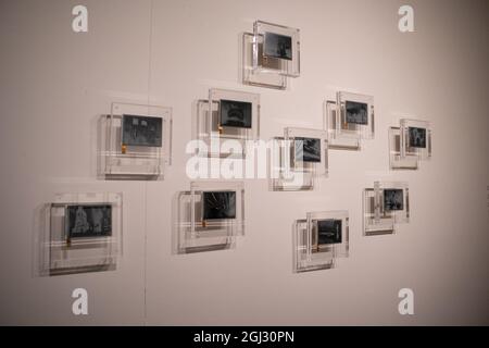 Londra, Regno Unito. 8 settembre 2021. Rassegna stampa come mostra fotografica di Londra e fiera d'arte apre a Londra. Si tratta della più grande fiera fotografica che si può indire nella capitale e prima fiera fotografica del mondo dal 2019. La fiera è aperta dal 9 al 12 settembre 2021 presso Somerset House e dal 9 al 29 settembre online tramite il sito Web di Photo London. Credit: Elsie Kibue/Alamy Live News Foto Stock