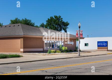 LUVERNE, MN, USA-21 AGOSTO 2021: Sanford Health EQUIP, fornisce attrezzature e servizi di mobilità e assistenza. Edificio, segnaletica. Foto Stock