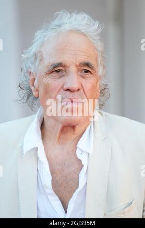 Il Palazzo del Cinema, Lido di Venezia, Venezia, Italia. 8 settembre 2021. Abel Ferrara si pone sul tappeto rosso per I FREAKS OUT durante il 78° Festival Internazionale del Cinema di Venezia. Foto di Credit: Julie Edwards/Alamy Live News Foto Stock