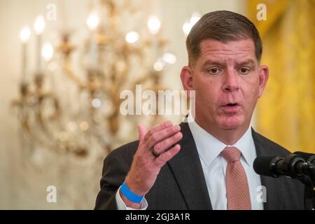 Washington, DC, Stati Uniti. 08 settembre 2021. Il Segretario DEL lavoro STATUNITENSE Marty Walsh ha espresso osservazioni in onore dei sindacati durante un evento nella Sala Est della Casa Bianca a Washington, DC, USA, 08 settembre 2021. Credit: Shawn Thew/Pool via CNP/dpa/Alamy Live News Foto Stock