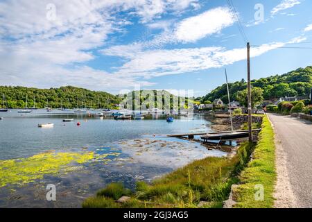 Barche ormeggiate a Loch A' Bhealaich a Tayvallich, Argyll e Bute, Scozia Foto Stock