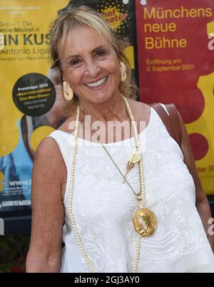 Monaco di Baviera, Germania. 08 settembre 2021. L'attrice Diana Körner guarda nella telecamera prima dell'anteprima del gioco 'A Kiss - Antonio Ligabue' all'Hoftheater di Monaco. Credit: Angelika Warmuth/dpa/Alamy Live News Foto Stock