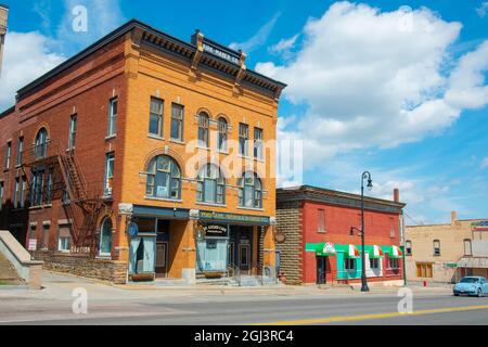 Edifici commerciali storici in arenaria e mattoni in stile italiano su Main Street nel centro di Malone, Upstate New York NY, USA. Foto Stock