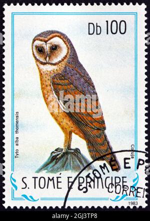 SAO TOMÉ E PRINCIPE - CIRCA 1983: Un francobollo stampato a Sao Tomé e Principe mostra Sao Tomé Barn Owl, Tyto Alba Thomensis, endemico uccello, circa 1983 Foto Stock