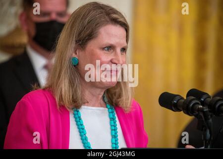 Washington, DC, Stati Uniti. 08 settembre 2021. Il Presidente dell'AFL-CIO Elizabeth Shuler presenta osservazioni durante un evento in onore dei sindacati nella Sala Est della Casa Bianca a Washington, DC, USA, 08 settembre 2021. Credit: Shawn Thew/Pool via CNP/dpa/Alamy Live News Foto Stock