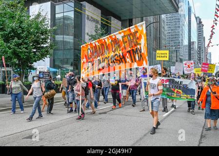 Il giorno del fuoco di azione, rally e marzo organizzato da 350.org, Vancouver, British Columbia, Canada Foto Stock