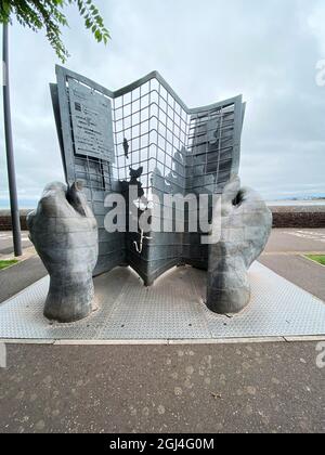 MINEHEAD, Regno Unito - Agosto 2021: Scultura all'inizio del percorso della costa sud-occidentale Foto Stock