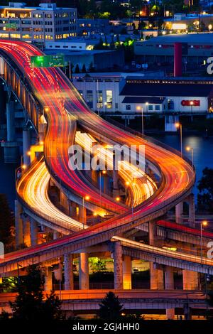 La lunghezza principale del ponte Marquam è di 440 metri. E 'stato aperto al traffico nel 1966. Il ponte è stato progettato con tre corsie in ogni direzione con Foto Stock