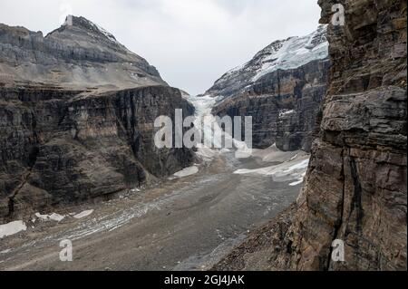 Victoria Glacier dal sentiero per la pianura dei sei ghiacciai, Banff National Park, Lake Louise, Alberta, Canada Foto Stock