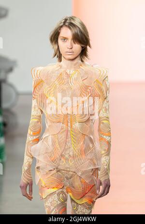 New York, Giappone. 08 settembre 2021. Model Walks pista per ThreeASFOUR durante la mostra della collezione 2022 agli Spring Studios di New York l'8 settembre 2021. (Foto di Lev Radin/Sipa USA) Credit: Sipa USA/Alamy Live News Foto Stock