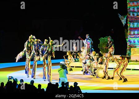 Panoramica generale degli artisti durante la cerimonia di chiusura, 5 SETTEMBRE 2021 : Tokyo 2020 Paralimpica cerimonia di chiusura allo Stadio Olimpico di Tokyo, Giappone. Credit: MATSUO.K/AFLO SPORT/Alamy Live News Foto Stock