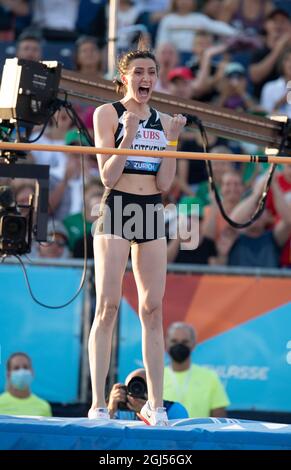 ZURIGO - SVIZZERA 8 SET 21: Mariya Lasitskene reagisce dopo aver saltato 2 m 5 cm nel salto in alto alla finale della Wanda Diamond League al Sechseläutenpla Foto Stock