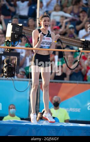 ZURIGO - SVIZZERA 8 SET 21: Mariya Lasitskene reagisce dopo aver saltato 2 m 5 cm nel salto in alto alla finale della Wanda Diamond League al Sechseläutenpla Foto Stock