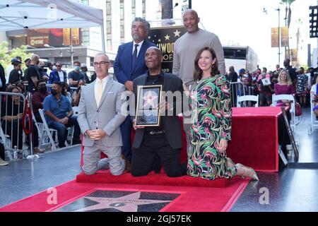 Radio Personality Kurt Alexander aka Big Boy (centro) si pone con il consigliere cittadino di Los Angeles Mitch o'Farrell (a sinistra) e Hollywood Chair del Consiglio N Foto Stock