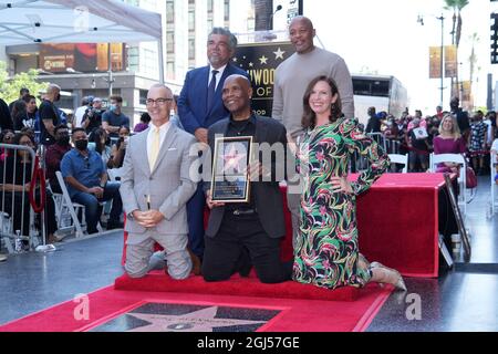 Radio Personality Kurt Alexander aka Big Boy (centro) si pone con il consigliere cittadino di Los Angeles Mitch o'Farrell (a sinistra) e Hollywood Chair del Consiglio N Foto Stock