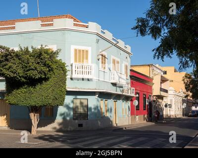 Case tradizionali risalenti al periodo coloniale. Praca Alexandre Albuquerque a Platone. La capitale Praia sull'Ilha de Santiago, Capo Verde. Foto Stock