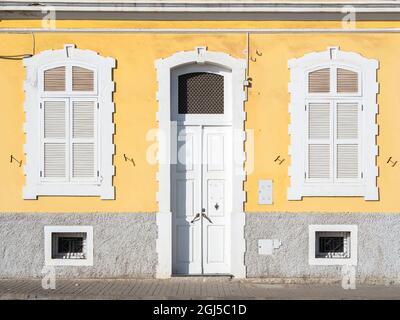 Case tradizionali risalenti ai tempi coloniali a Platone, Via Dr. Julio Abreu, la capitale Praia sull'isola di Santiago (Ilha de Santiago), Capo Verde Foto Stock