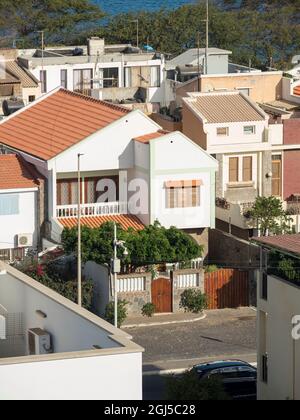 Vista sul quartiere Prainha. La capitale Praia sull'isola di Santiago (Ilha de Santiago), Capo Verde nell'Equatoriale Atlantico. Foto Stock