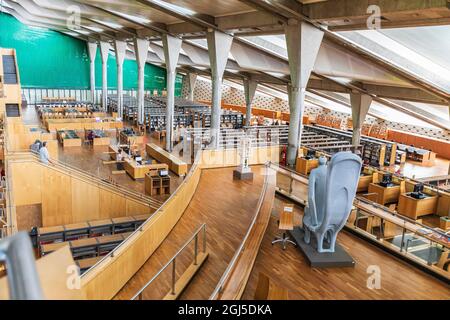 Africa, Egitto, Alessandria. Il 7 ottobre 2018. Vista interna della Bibliotheca Alexandrina, la nuova biblioteca di Alessandria. Un sito Patrimonio Mondiale dell'UNESCO. Foto Stock