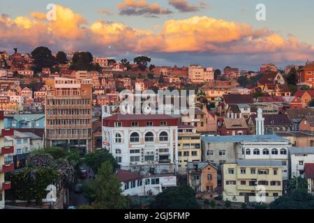 Madagascar, Antananarivo. Tramonto sulla città. Foto Stock