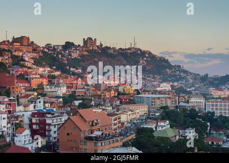 Madagascar, Antananarivo. Tramonto sulla città. Foto Stock