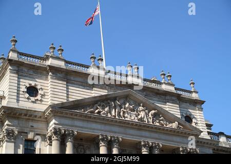 Palazzo del Tesoro governativo all'angolo tra Great George Street e Whitehall, Londra, Regno Unito Foto Stock