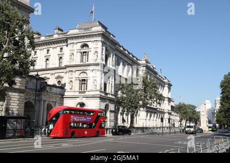 Palazzo del Tesoro governativo all'angolo tra Great George Street e Whitehall, Londra, Regno Unito Foto Stock