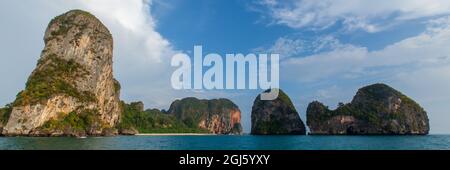 Splendida vista sulla spiaggia di Railay in Thailandia. Foto Stock