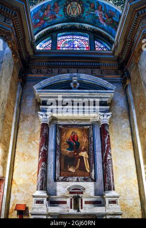 Israele, Monte Carmelo. Monastero di Stella Maris, altare laterale di San Giovanni della Croce. Foto Stock