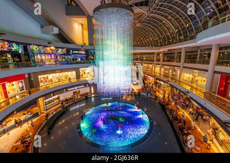 Spettacolo di luci allo Shoppes a Marina Bay Sands, Singapore. Foto Stock