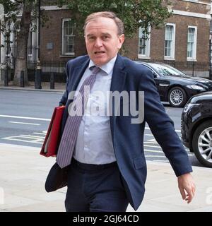 Il Segretario di Stato per l'ambiente, l'alimentazione e gli affari rurali George Eustice arriva al Gabinetto del centro di Londra il 9 settembre 2021, come o Foto Stock