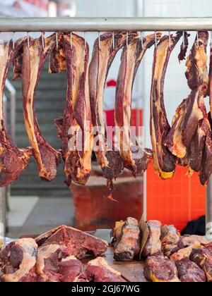 Osch-Bazaar, macelleria. La capitale Bishkek, Kirghizistan Foto Stock