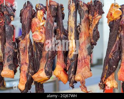 Osch-Bazaar, macelleria. La capitale Bishkek, Kirghizistan Foto Stock