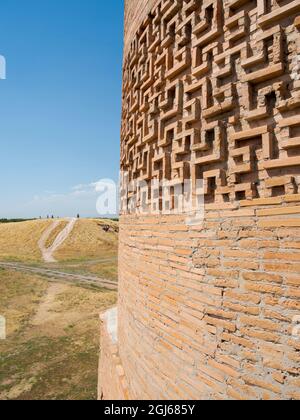 Burana Tower, un ex minareto e icona del Kirghizistan. Balasagun antica città del Kara-Khanid Khanato, patrimonio dell'umanità dell'UNESCO, strada della seta di Foto Stock