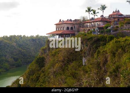 Il fiume Chavon si affaccia su Altos de Chavon la Romana, Casa De campo a Punta Cana, Repubblica Dominicana. Foto Stock