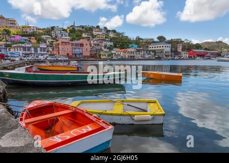 Caraibi, Grenada, San Giorgio. Barche nel porto di Carenage. Credit as: Don Paulson / Galleria Jaynes / DanitaDelimont.com Foto Stock