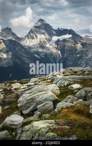 Monte Sir Donald visto da Abbott Ridge. Selkirk Mountains Glacier National Park, British Columbia Foto Stock