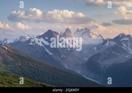 Howser Towers, ghiacciaio di Vowell. Vista da Rocky Point Ridge. Bugaboo Provincial Park Purcell Mountains, British Columbia. Foto Stock