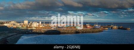 Canada, New Brunswick, Northeastern New Brunswick, Caraquet, barche nel porto di pesca, Dawn Foto Stock