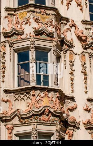 Murale dell'arte muraria sugli edifici della Città Vecchia di Innsbruck, Tirolo, Austria. Foto Stock
