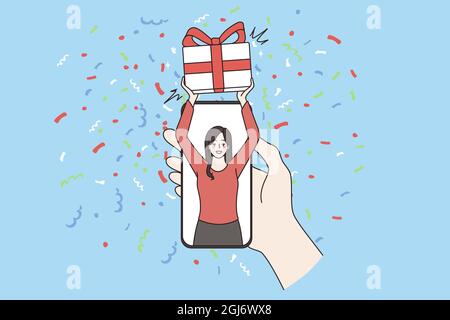 Ordine del regalo e concetto di consegna online. Smartphone con mano umana e sorridente ragazza felice con confezione regalo sullo schermo, consegna o illustrazione vettoriale del programma fedeltà Illustrazione Vettoriale